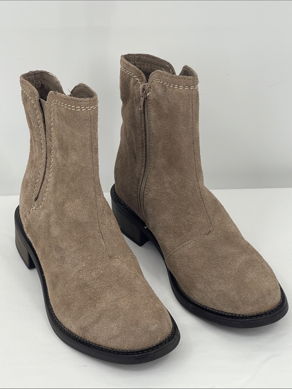 Clarks Taupe Suede leather Ankle Boots WOMENS SIZE 10M